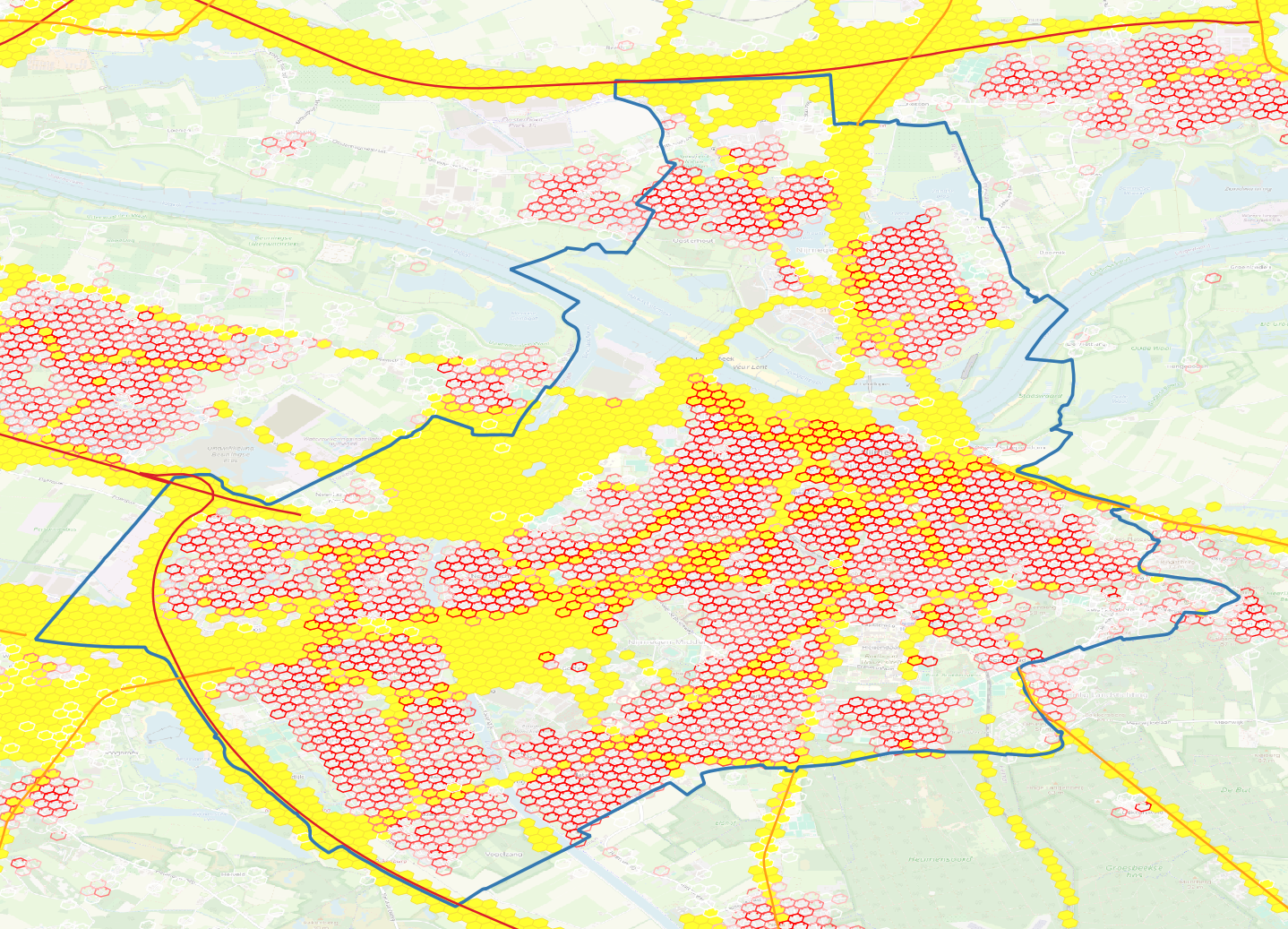 Een kaart met hexagonen waarin gebieden met meer dan 60 decibel geluidoverlast in geel zijn weergegeven en bewoonde gebieden met aantal inwoners in roodtinten (overlappend)